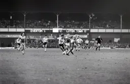 Mark Stein tries to dribble his way through