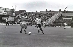 Mike Newell chases down the ball