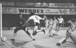 Brian Stein goes airborne but the ball goes out of play