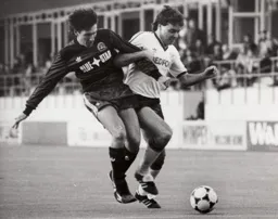 Mal Donaghy links arms with Warren Neill