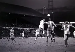 Steve Foster gets above Lee Chapman