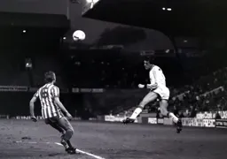 Darron McDonagh heads the ball over Siggi Jonsson