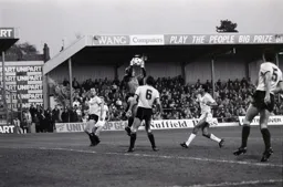 Mike Hardwick makes a safe catch as Brian Stein closes in