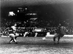 Brian Stein puts the Town 1-0 up, but Oxford come back to tie the leg