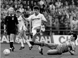 Rob Johnson gets ahead of Lawrie Sanchez