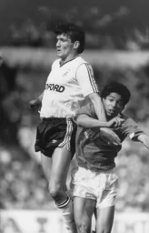 Mick Harford outjumps Des Walker