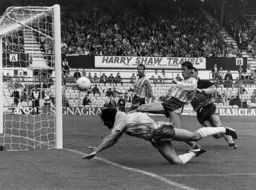 Roy Wegerle`s diving header only finds the side netting