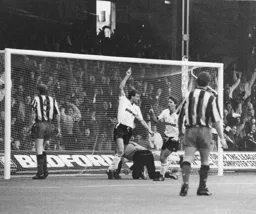 Lars Elstrup salutes Ian Dowie`s goal