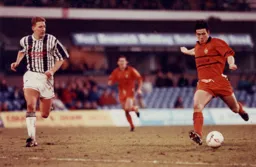 Ceri Hughes takes aim