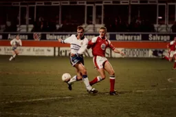 Kerry Dixon holds off Steve Vickers