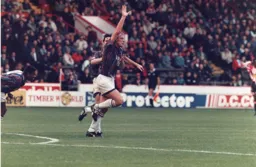 Kerry Dixon celebrates the third goal