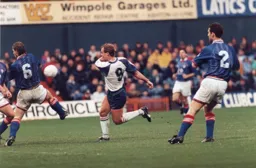 Kerry Dixon tries to break the stalemate