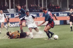 Dwight Marshall makes a splash