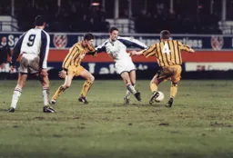 Scott Oakes under pressure