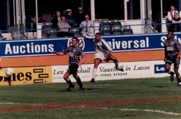 Dwight Marshall powers in a shot
