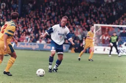 Jonny Vistrup moves in for a tackle