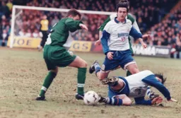 No-one seems to be playing the ball