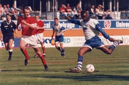 Marvin Johnson shows his forwards how it is done