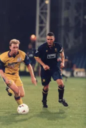 David Oldfield shows Vinnie Jones a clean pair of heels