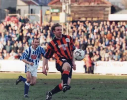 David Oldfield shows Ian Holloway a clean pair of heels