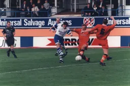 Tony Thorpe puts the wrong foot in