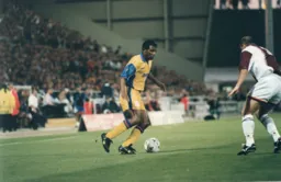 . Gavin McGowan prepares to take on John Frain