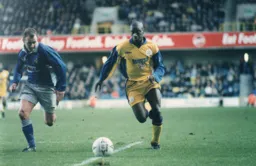 Chris Allen gets the better of Kenny Brown