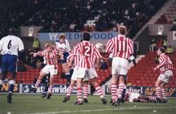 Gary Doherty heads goalwards