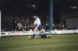 Steve Davis rounds the keeper