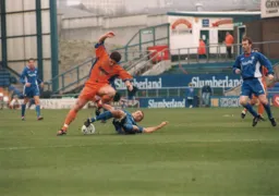 Tony Thorpe being tackled