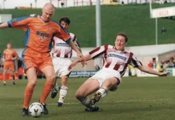 Sean Dyche about to be challenged by future Hatter Steve Howard