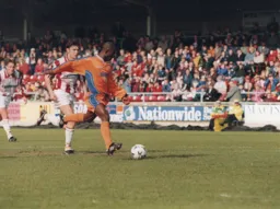 Landry Zahana-Oni misses a great chance to equalise