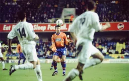 Paul McLaren tries the Ricky Hill move, with his eyes closed