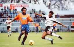 Stuart Douglas beats Rufus Brevett