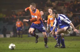 Lee Mansell gets past Steve Morrow