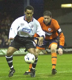 Mark Stein holds off Adrian Whitbread