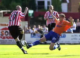 Lee Mansell shows determination