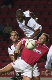 Emmerson Boyce gets above Matt Holland