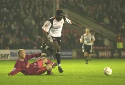 Enoch Showunmi tries to get the Luton forwards moving