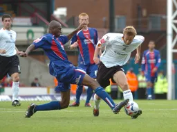 Peter Holmes powers through