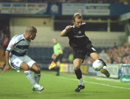 Paul Underwood controls the ball watched by a QPR player