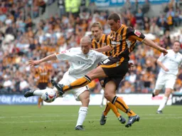 Warren Feeney takes aim, challenged by a Hull player