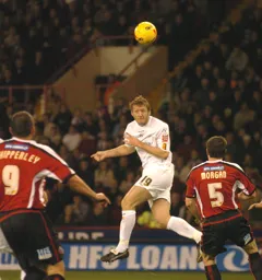 Steven Howard wins a header
