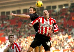 Steven Howard wins an aeriel battle