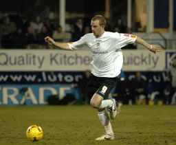Rowan Vine ball at feet