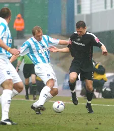 Sol Davis evades a challenge