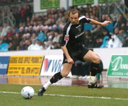 Paul Underwood controls the ball