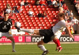 Sam Parkin at full stretch gives Vito Mannone a worrying moment