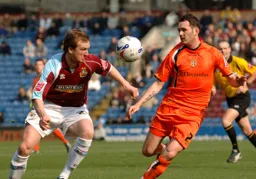 David Bell and Steven Caldwell have their eyes fixed on a loose ball