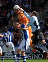 Jaroslaw Fojut rises high